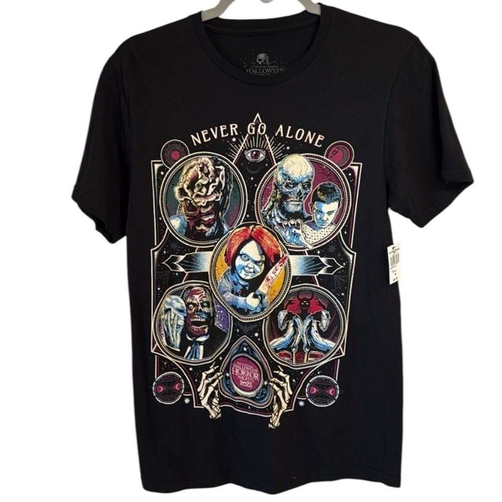 UNIVERSAL STUDIOS NWT 2023. Halloween Horror Nights Never Go Alone Size S.